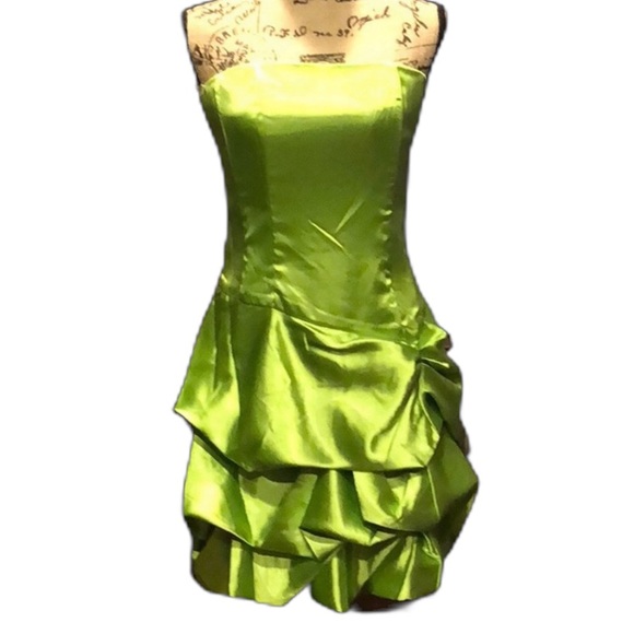 Rory USA Dresses & Skirts - Rory Bright Green Strapless Formal.           D007